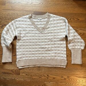 EUC Kenzie V-neck sweater